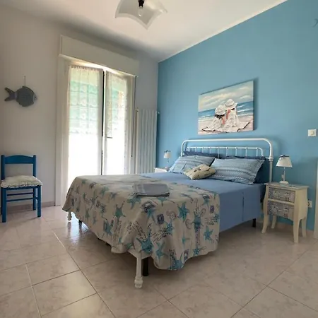 Very Cosy House With Fabulous Sea View! דירה